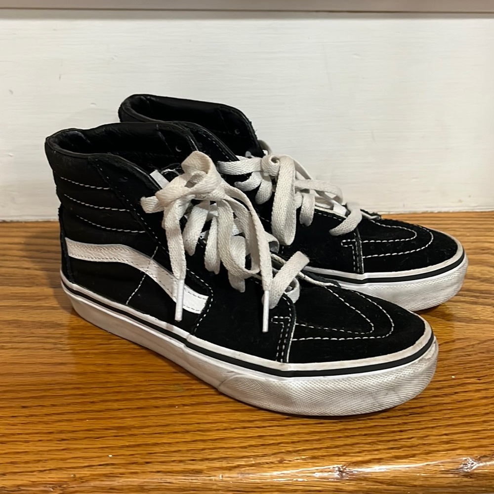 VANS Little Kids Black Sk8 Hi Shoe. Size 2